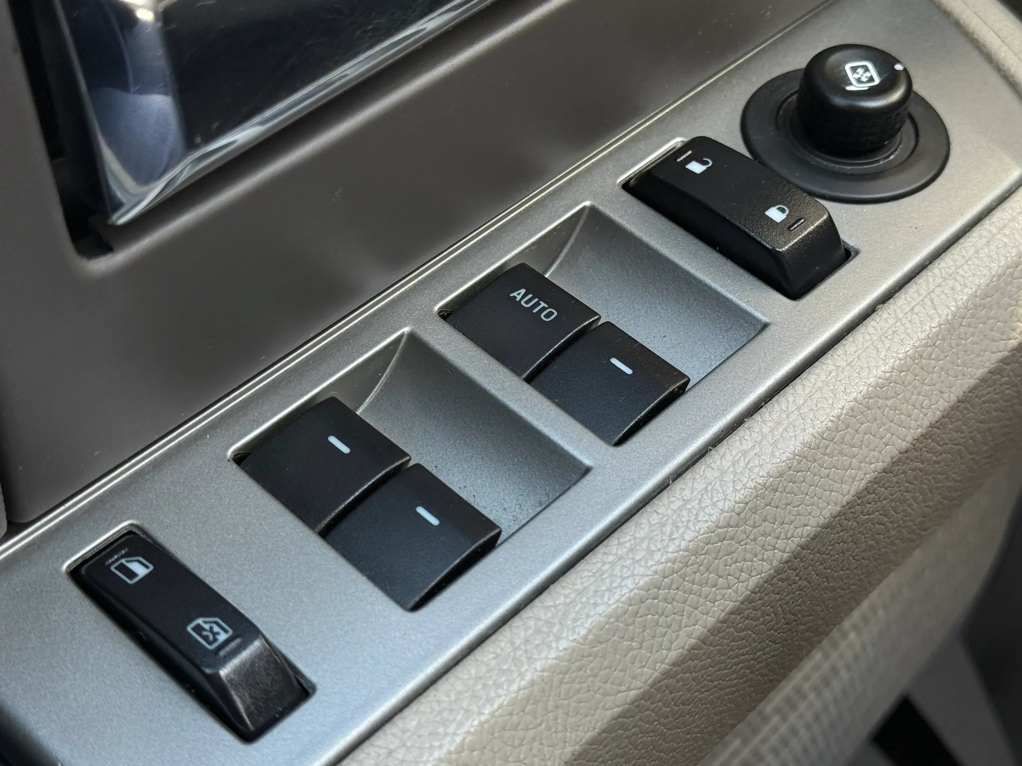 Used 2014 Ford Expedition XLT AWD/4WD image 25