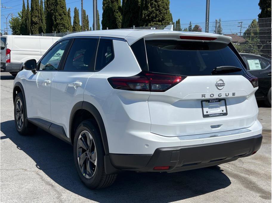 Used 2025 Nissan Rogue SV image 6