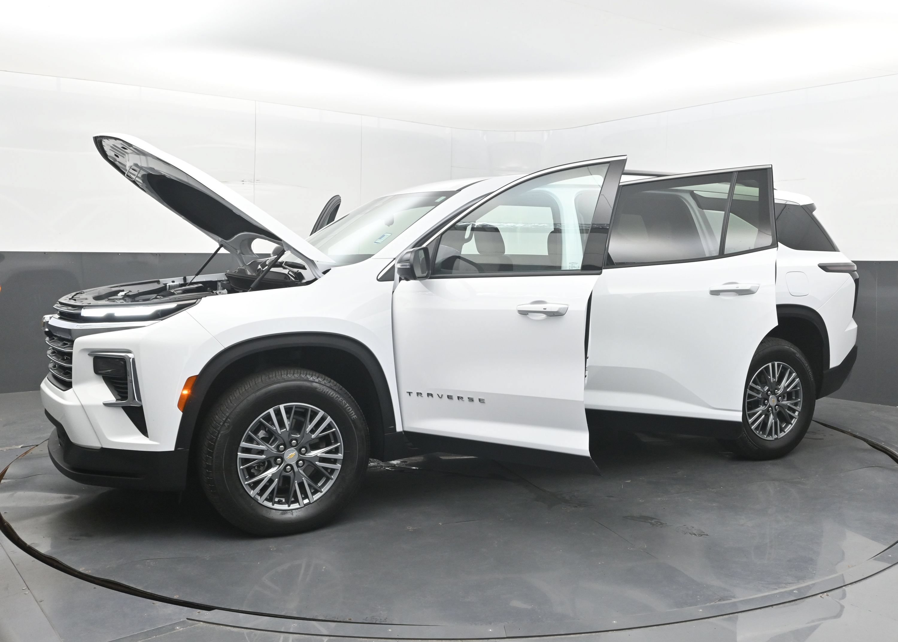 Certified 2026 Chevrolet Traverse LT w/ Driver Confidence Package FWD image 47