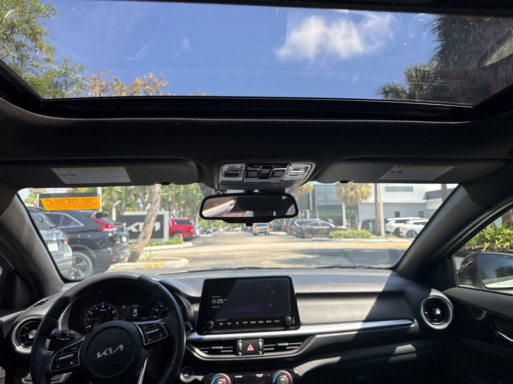 Used 2023 Kia Forte GT-Line w/ GT-Line Premium Package image 12