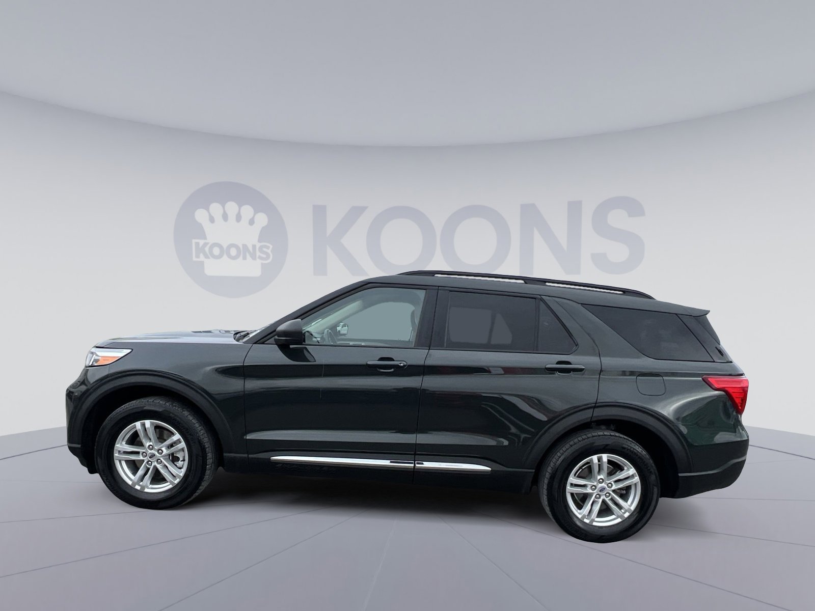 Used 2023 Ford Explorer XLT w/ Equipment Group 202A image 2