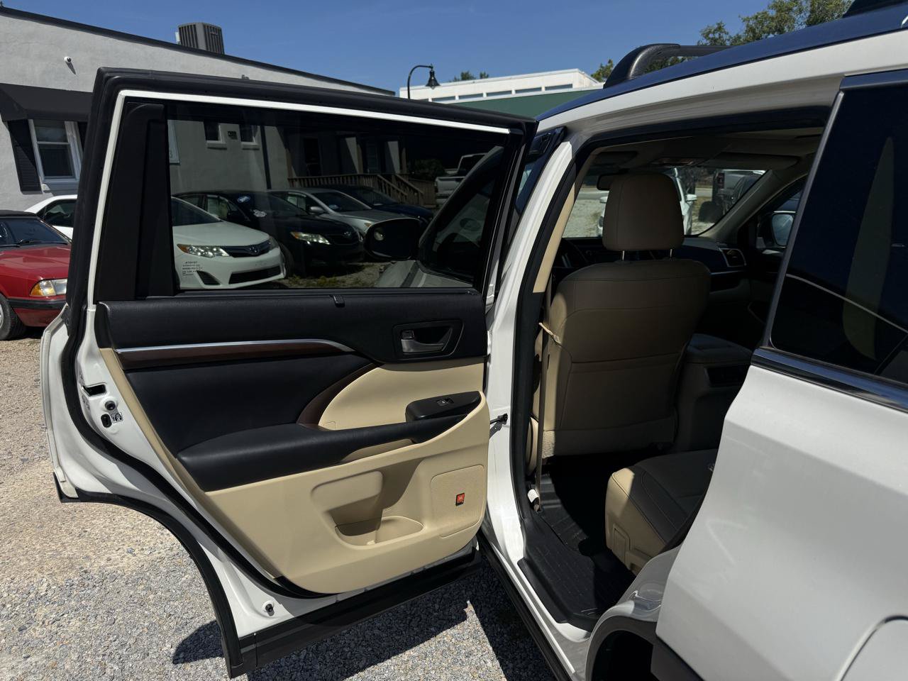 Used 2015 Toyota Highlander Limited AWD/4WD image 28