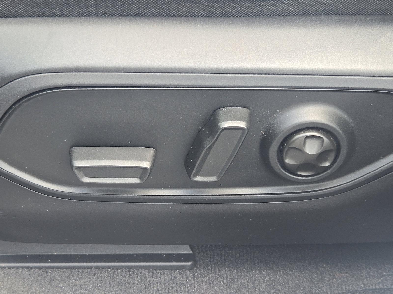 Used 2022 Jeep Grand Cherokee L Limited w/ Luxury Tech Group II image 10