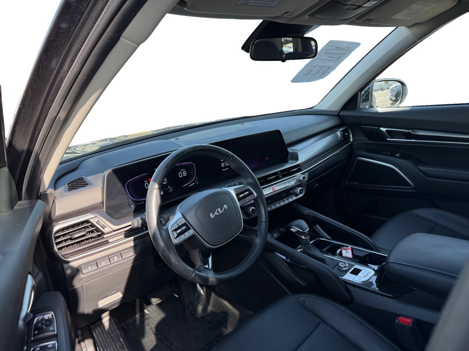 Used 2025 Kia Telluride LX FWD image 9
