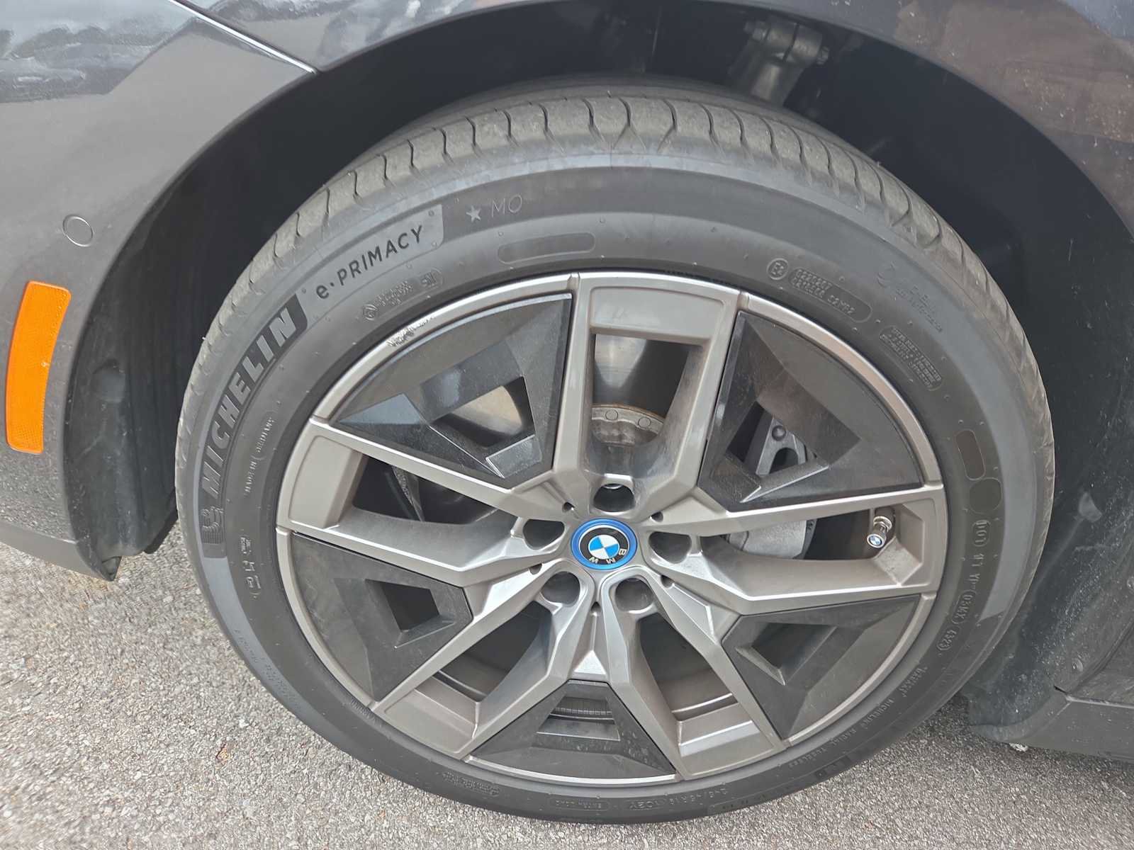 Used 2024 BMW i5 eDrive40i w/ Executive Package image 8