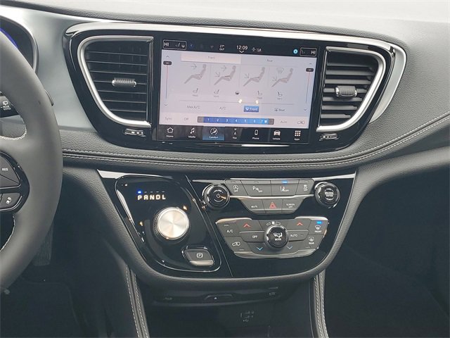 New 2026 Chrysler Pacifica Limited w/ Uconnect Theater Family Group image 16