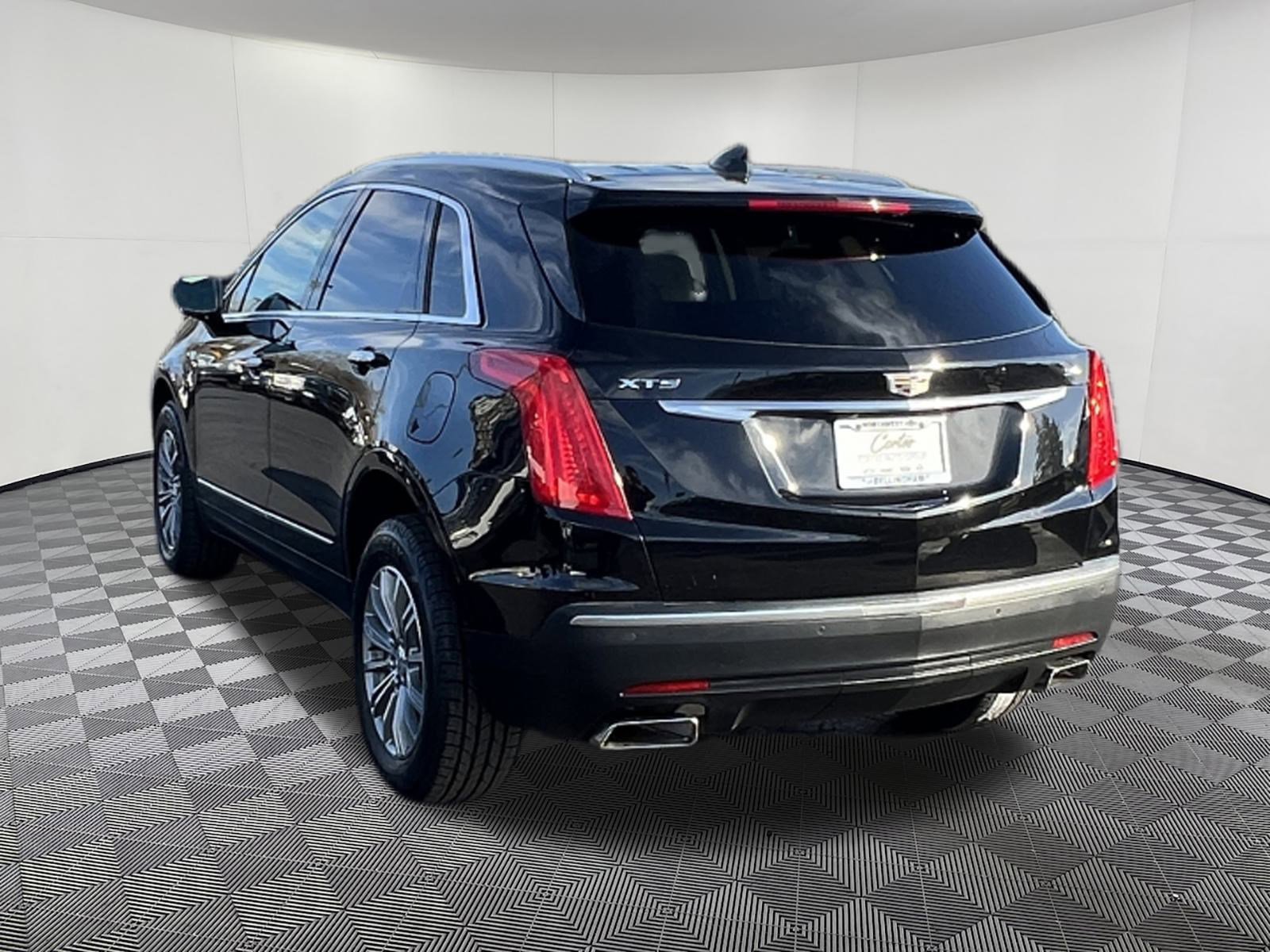 Used 2018 Cadillac XT5 Luxury w/ Driver Awareness Package FWD image 4