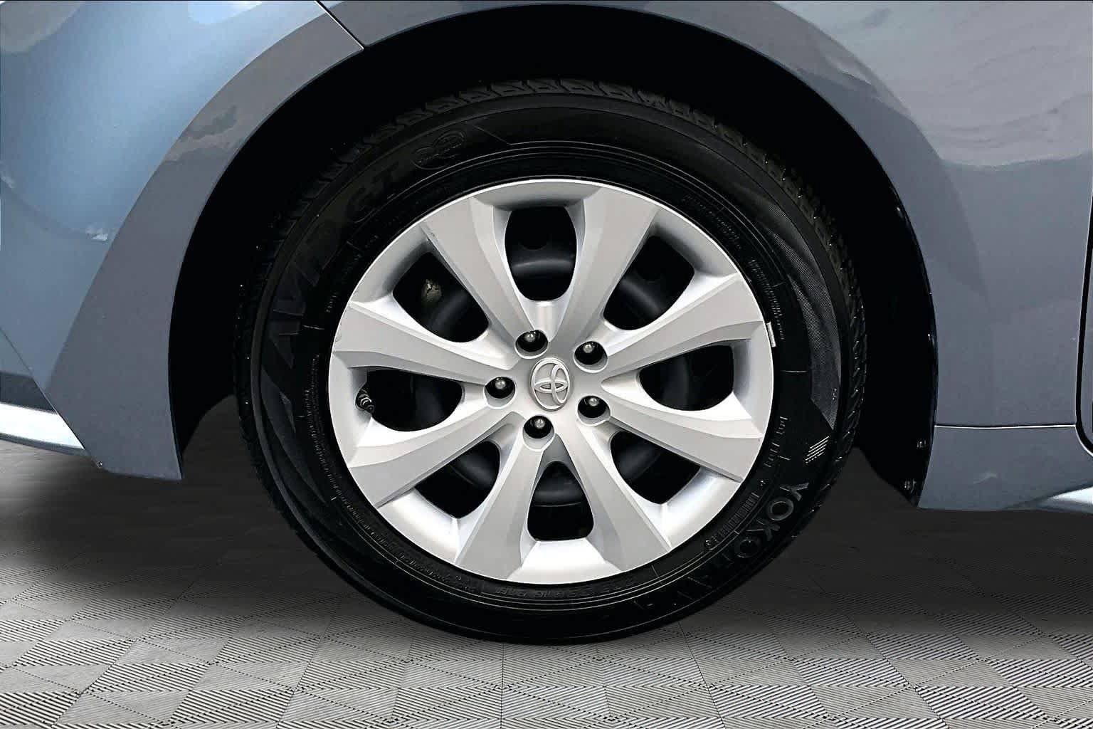 Certified 2022 Toyota Corolla LE w/ Carpet Mat Package (TMS) FWD image 11
