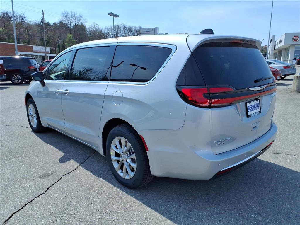 New 2026 Chrysler Pacifica Select image 6