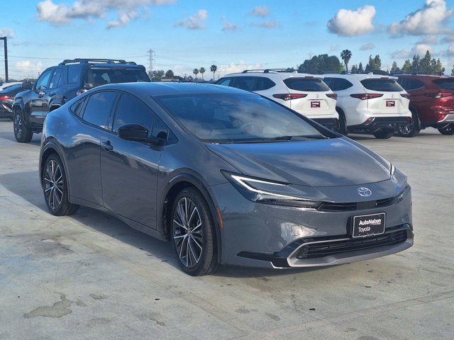 Used 2025 Toyota Prius XLE image 4