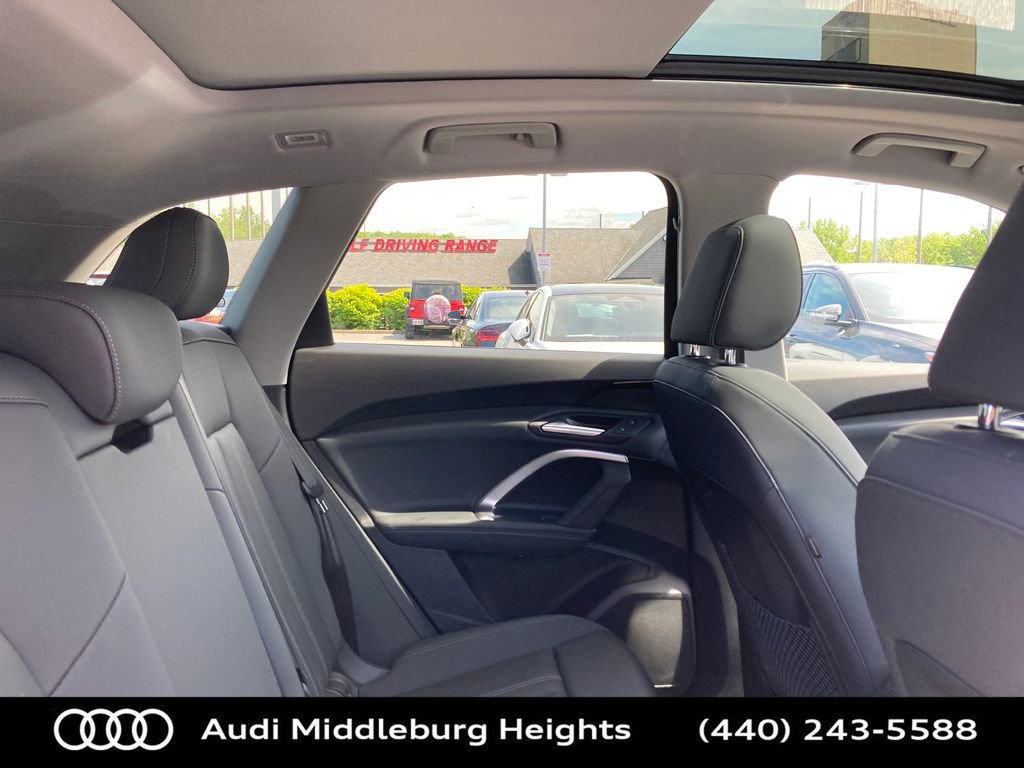 Used 2025 Audi Q5 Premium w/ Convenience Package image 31