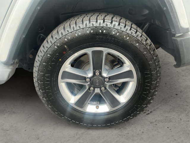 Used 2019 Jeep Wrangler Unlimited Sahara w/ Cold Weather Group AWD/4WD image 9