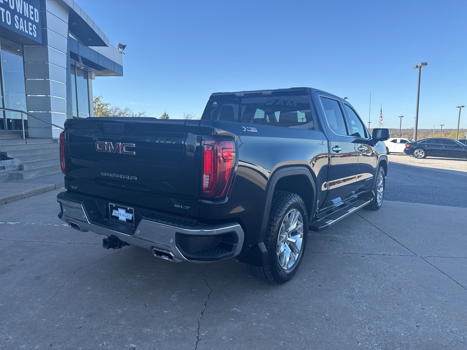 Used 2021 GMC Sierra 1500 SLT w/ SLT Premium Plus Package image 3