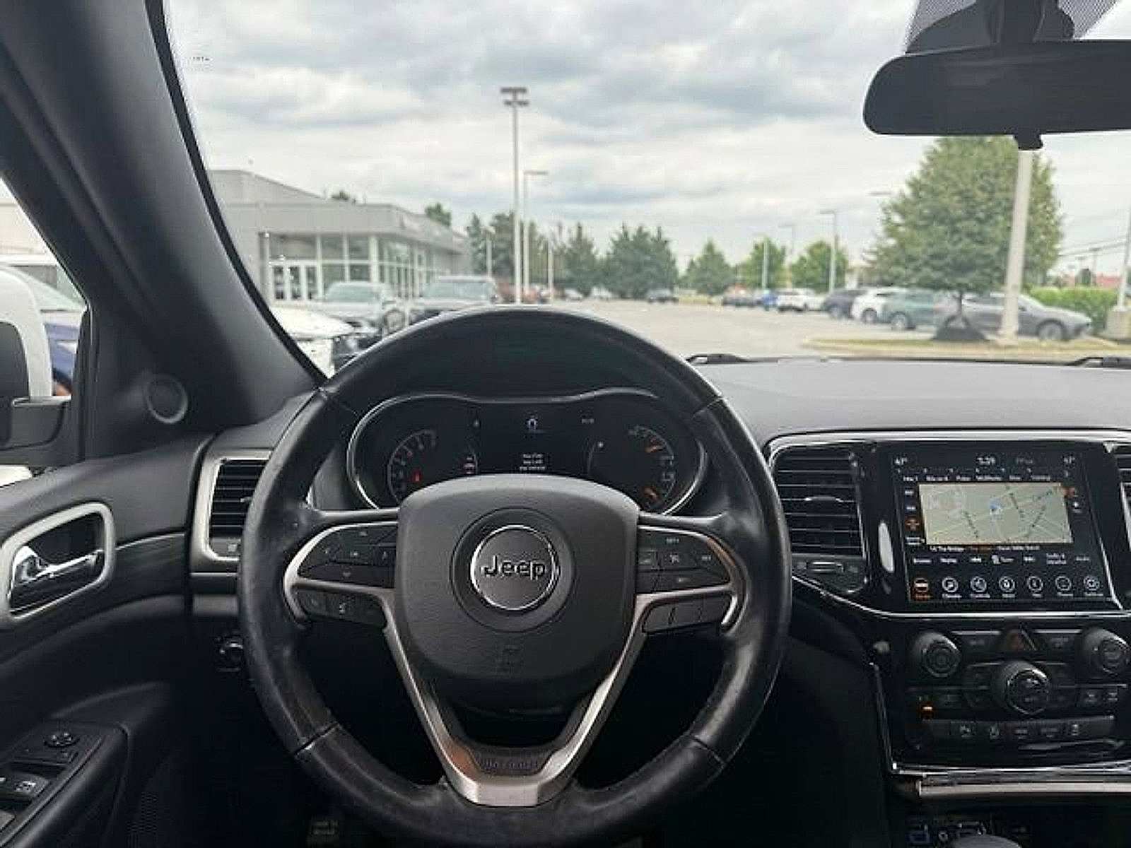 Used 2021 Jeep Grand Cherokee Laredo X AWD/4WD image 7