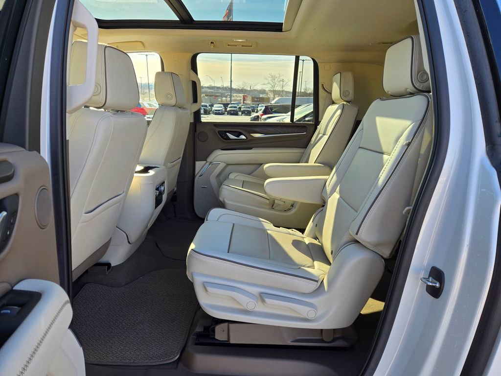 Used 2022 GMC Yukon XL Denali w/ Denali Premium Package image 27