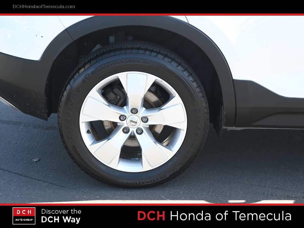 Used 2021 Volvo XC40 T4 Momentum FWD image 23