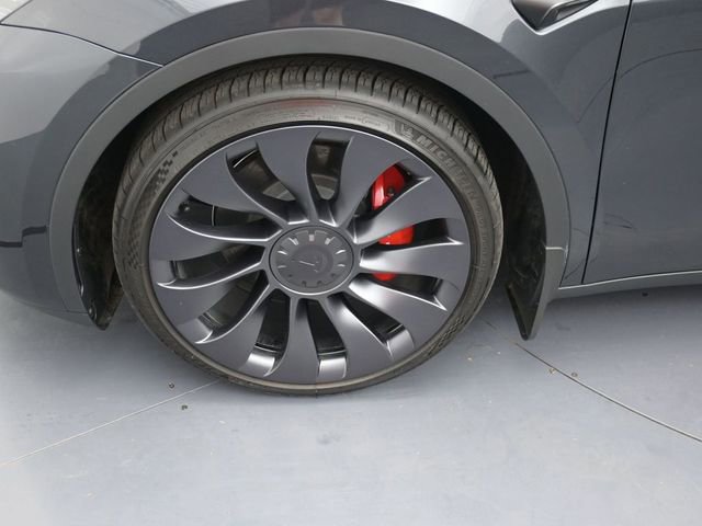 Used 2024 Tesla Model Y Performance image 9