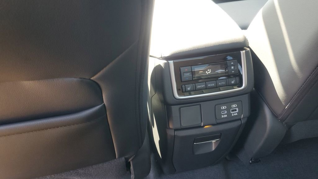 Certified 2025 Subaru Ascent Limited w/ Popular Package #2 image 31