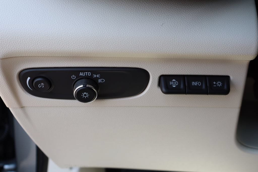 Used 2023 Buick Envision Avenir AWD/4WD image 27