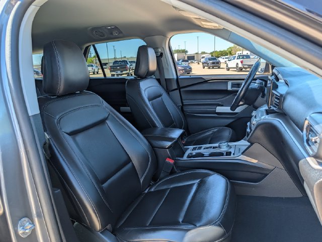 Used 2022 Ford Explorer XLT w/ Equipment Group 202A RWD image 24