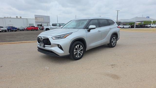 Used 2021 Toyota Highlander XLE image 2