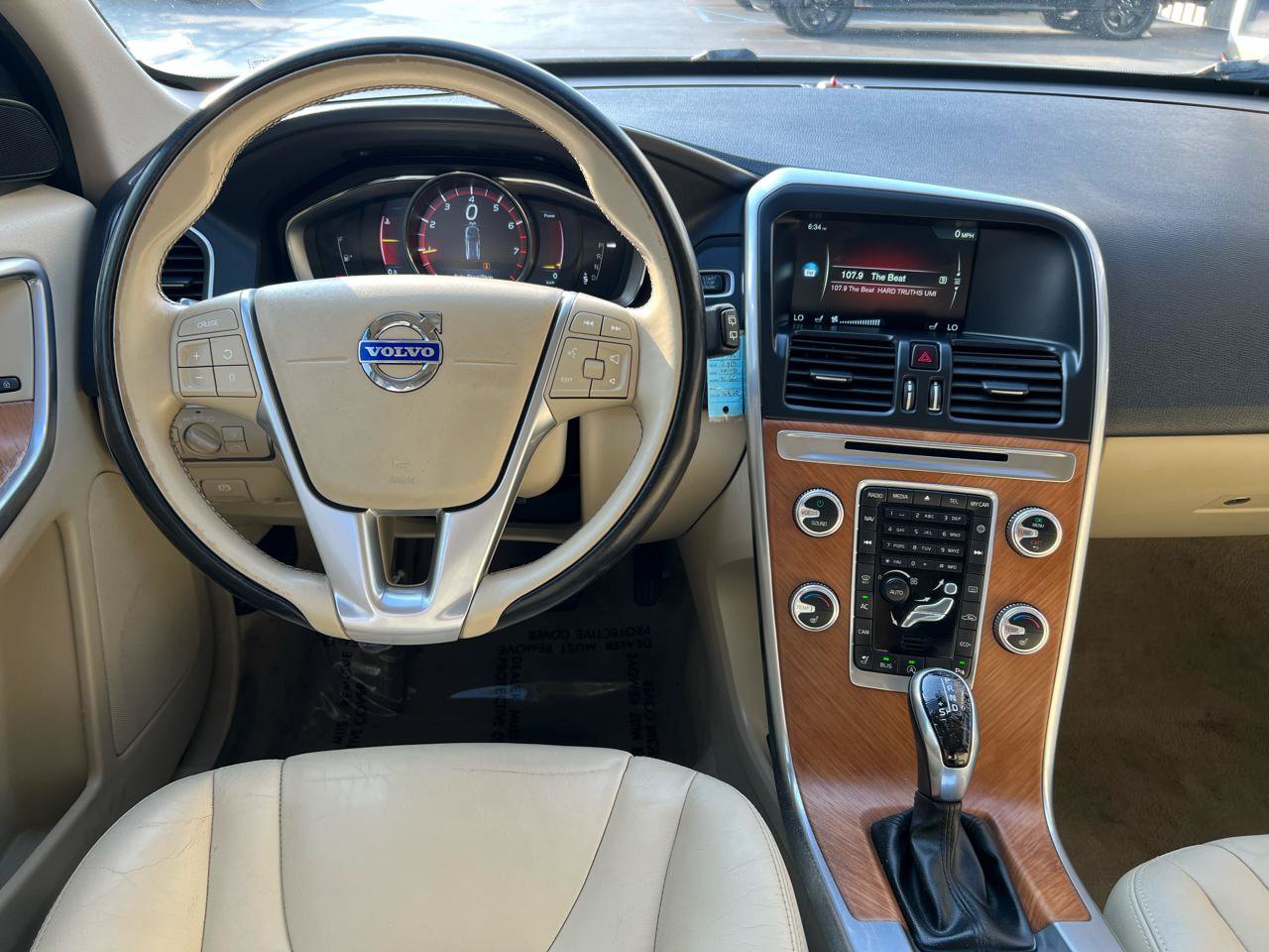 Used 2015 Volvo XC60 T5 Premier w/ Proximity Package FWD image 17