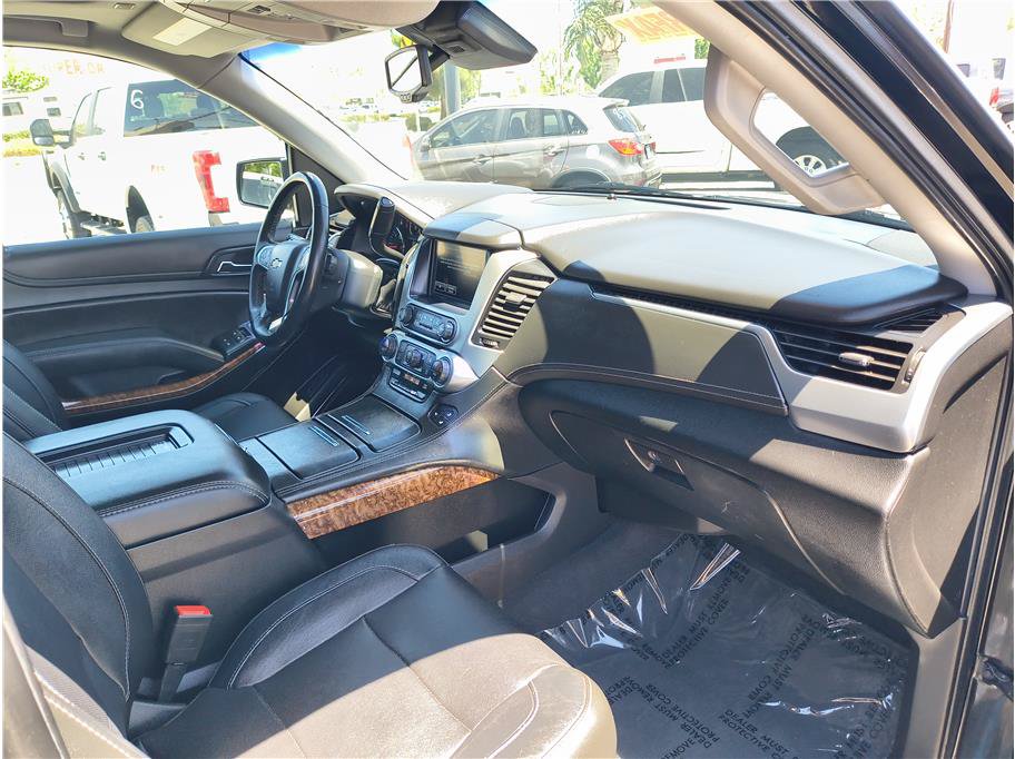Used 2019 Chevrolet Suburban Premier AWD/4WD image 14