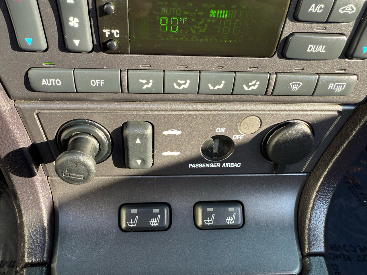 Used 2003 Ford Thunderbird image 32