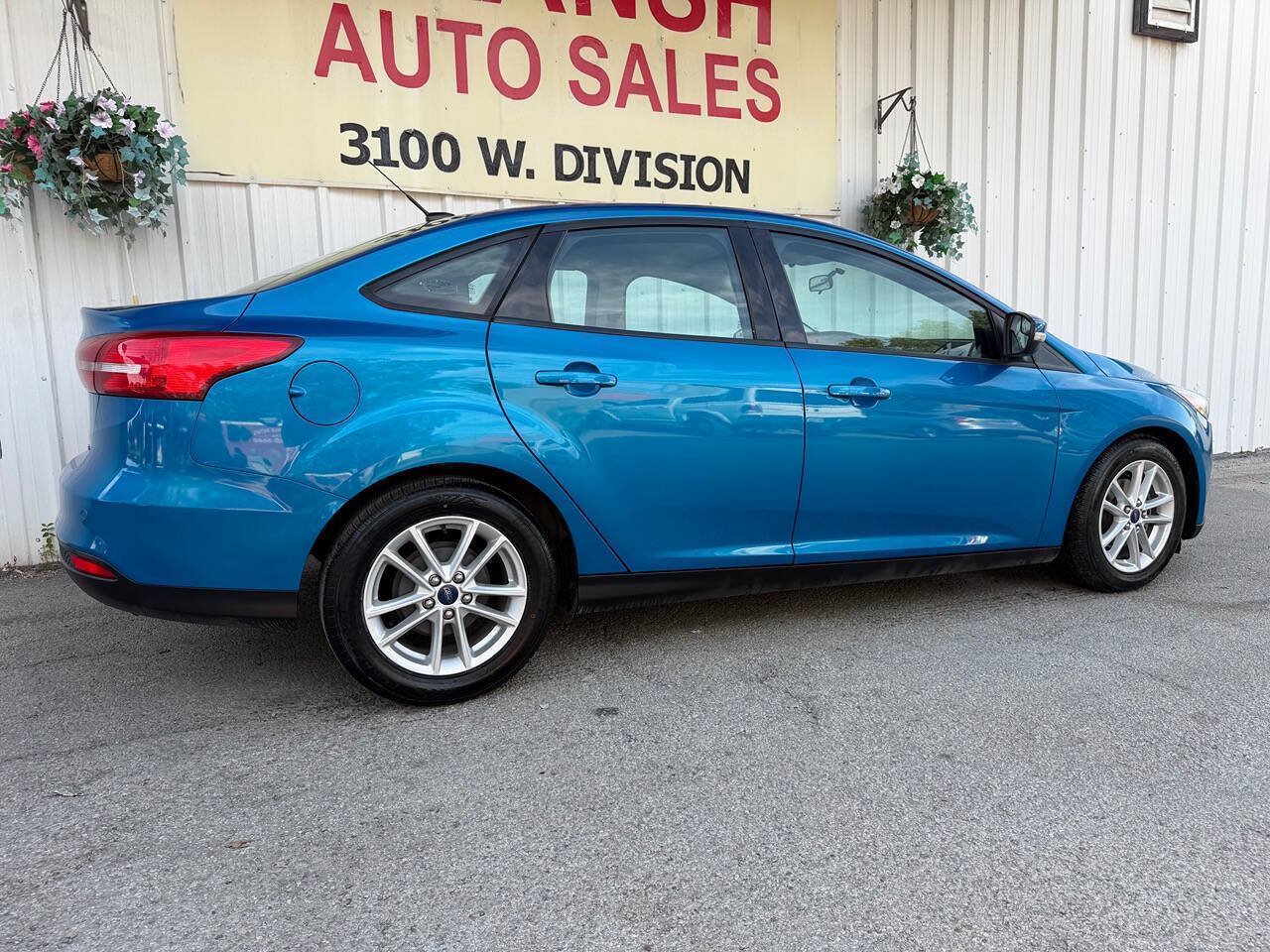 Used 2016 Ford Focus SE w/ Reverse Sensing Package FWD image 3