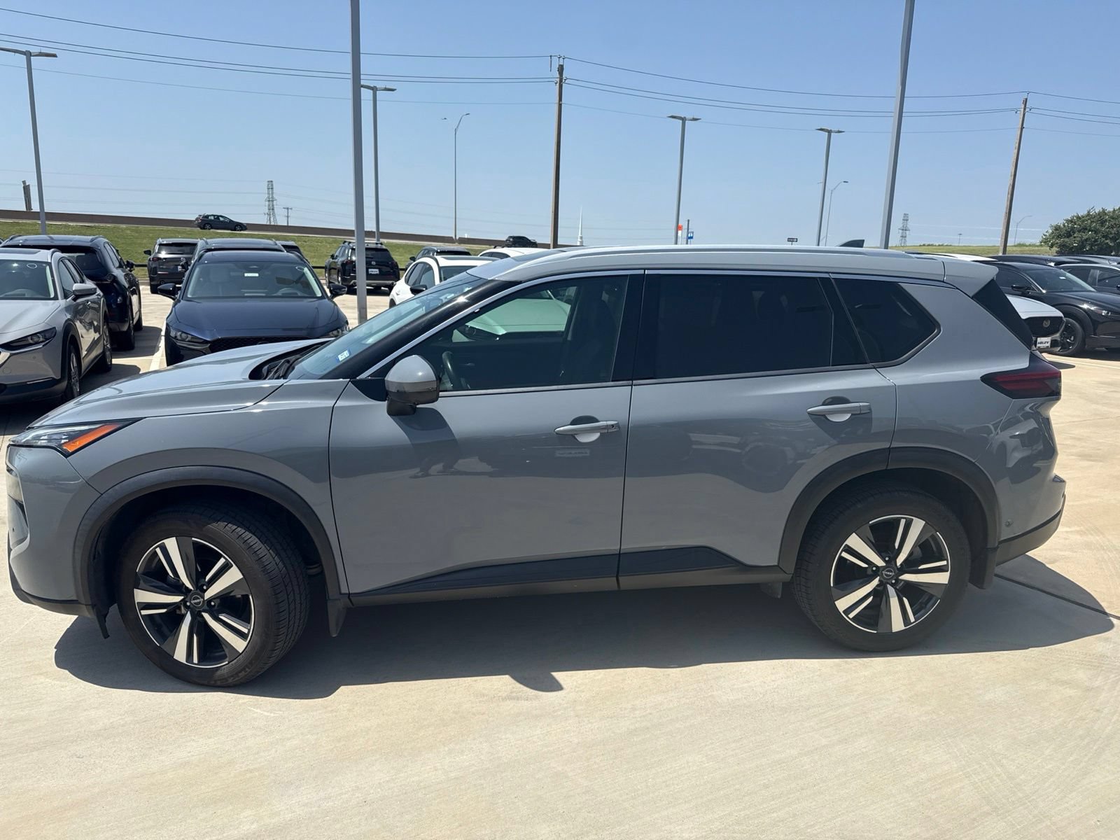 Used 2024 Nissan Rogue SL w/ SL Premium Package FWD image 8