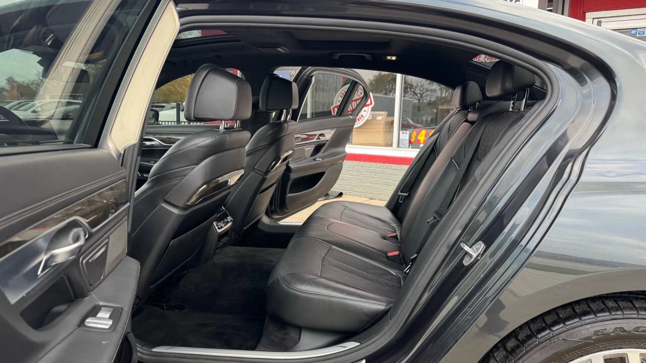 Used 2016 BMW 750i xDrive image 22