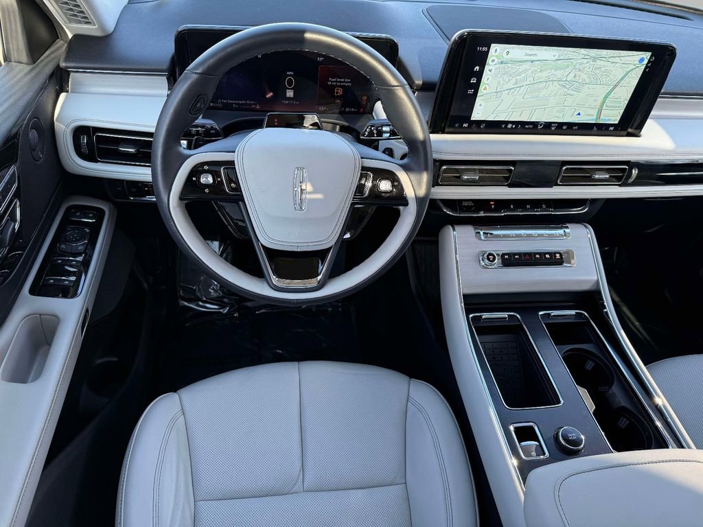 Used 2025 Lincoln Aviator Reserve AWD/4WD image 4