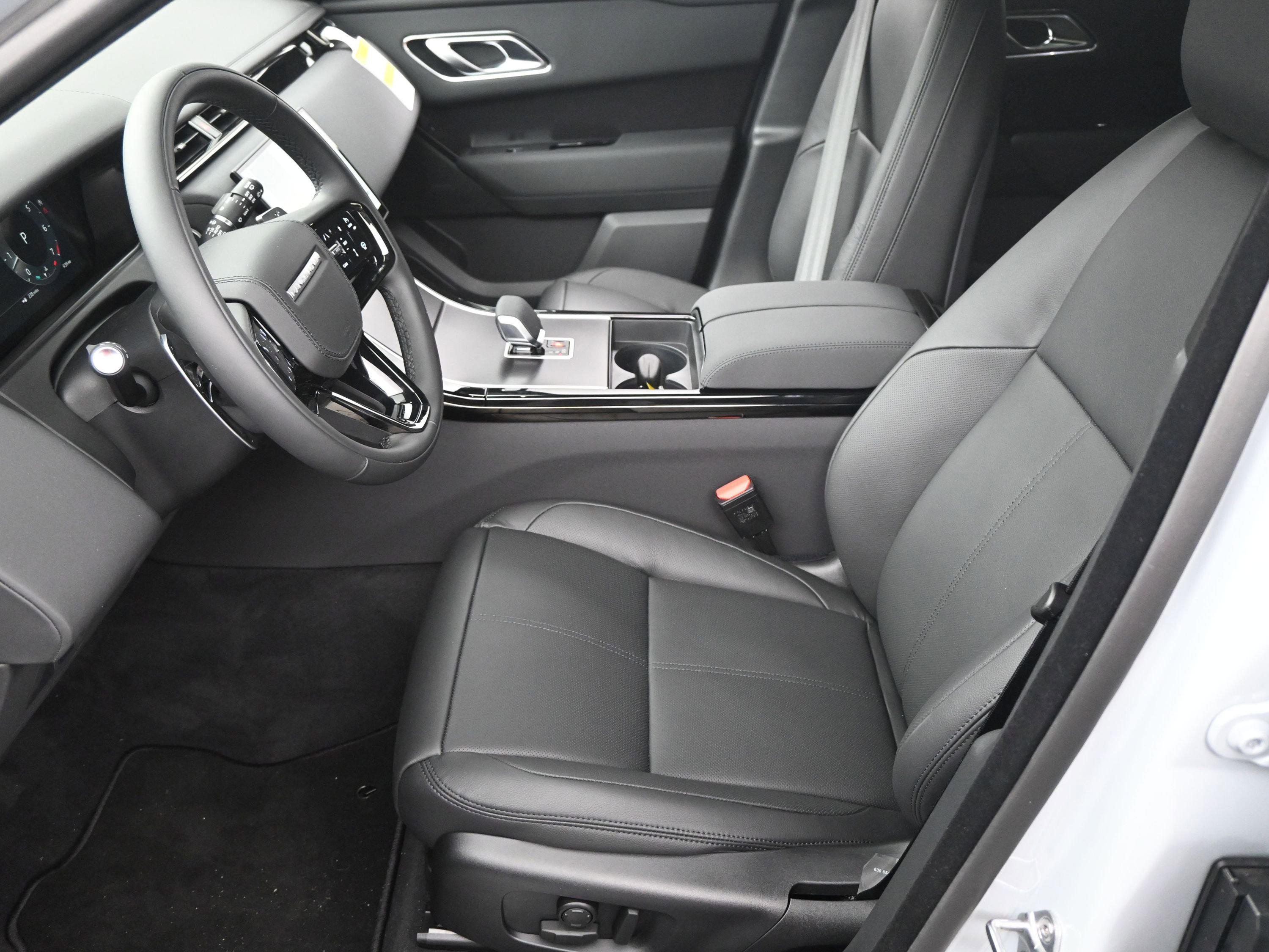 New 2026 Land Rover Range Rover Velar Dynamic SE image 5