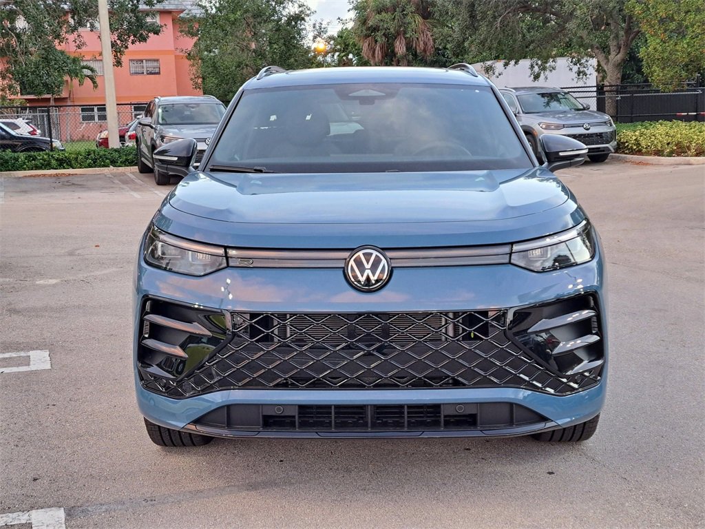 New 2026 Volkswagen Tiguan SE R-Line image 2