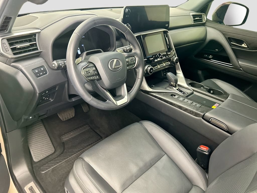 Used 2025 Lexus LX 700h Overtrail AWD/4WD image 9