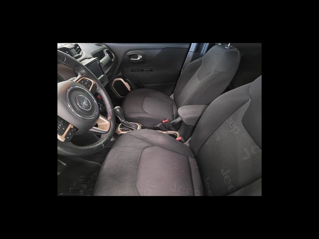 Used 2015 Jeep Renegade Latitude w/ Popular Equipment Group image 11