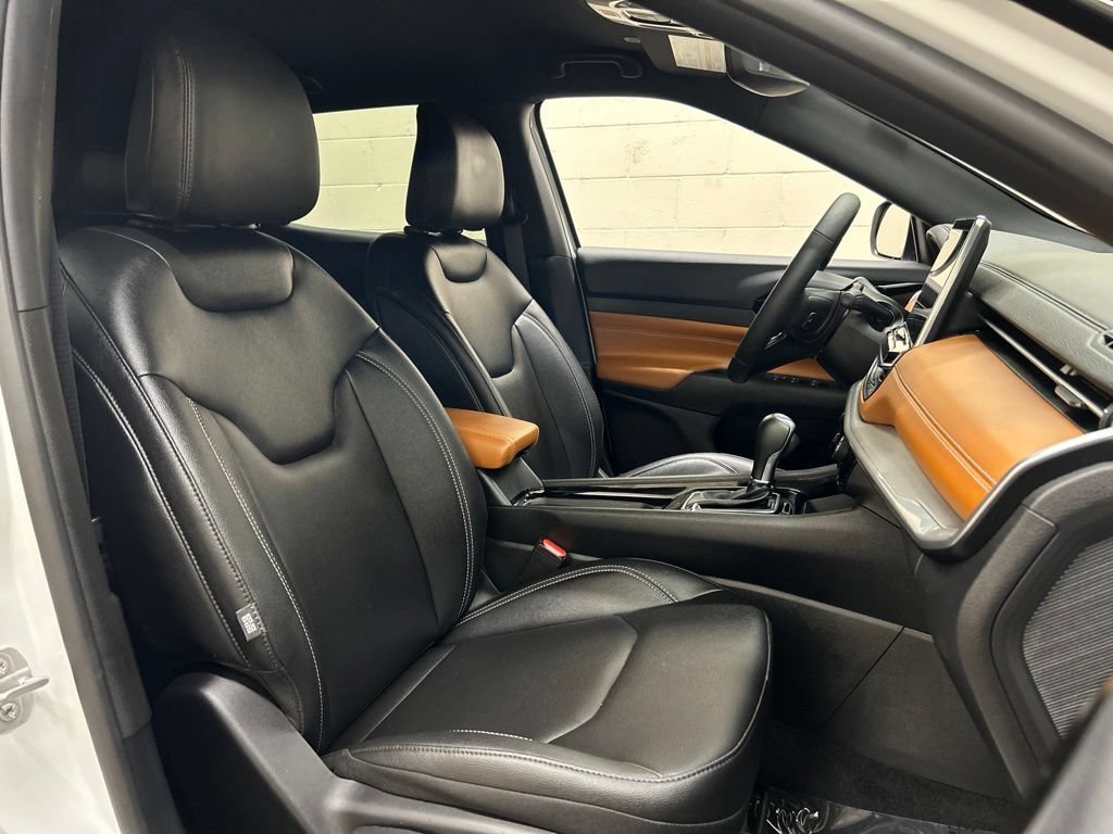 Used 2025 Jeep Compass Limited AWD/4WD image 10
