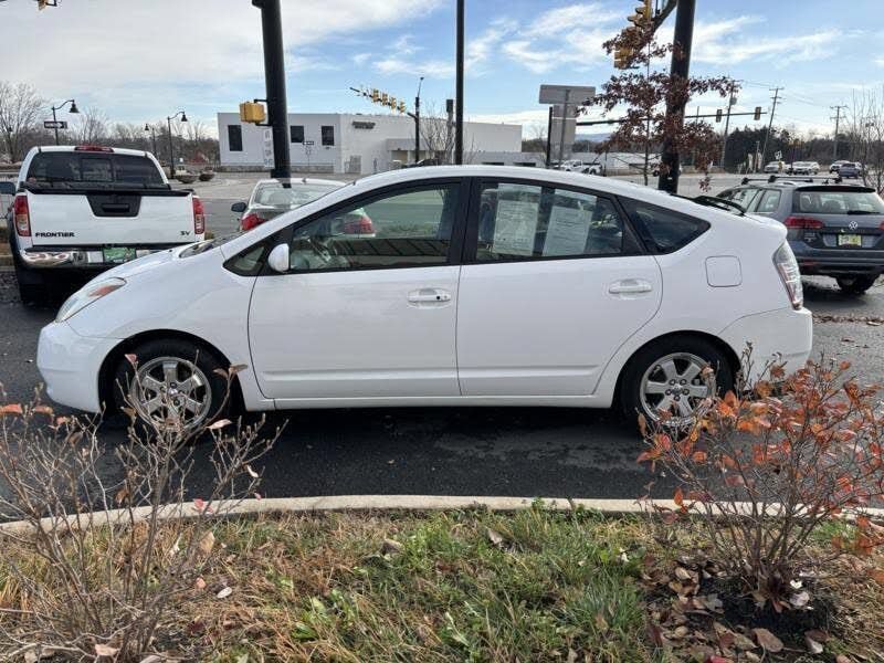 Used 2005 Toyota Prius w/ Pkg 6 FWD image 5