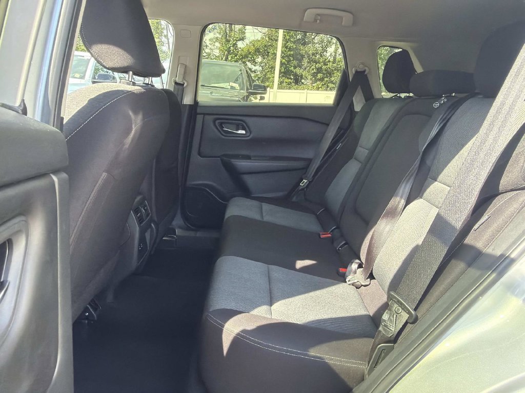 Used 2024 Nissan Rogue SV AWD/4WD image 19