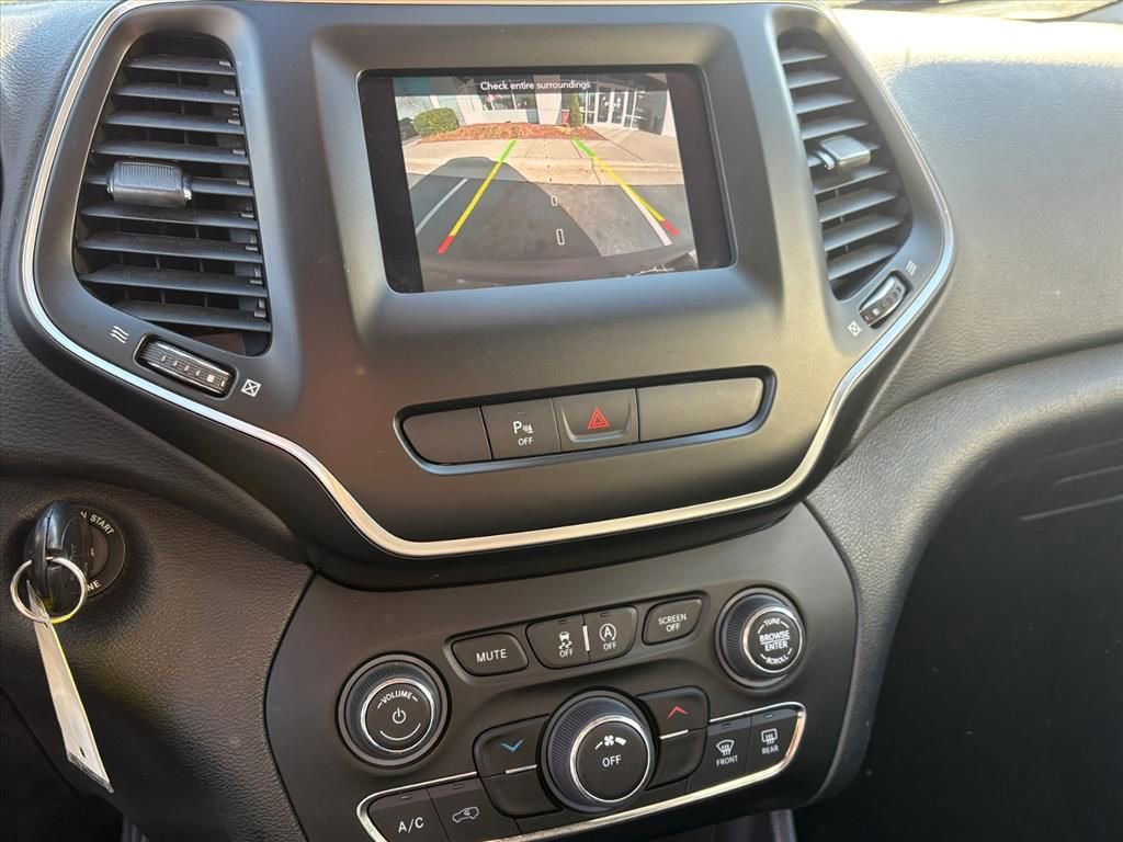 Used 2020 Jeep Cherokee Latitude w/ Cold Weather Group image 10