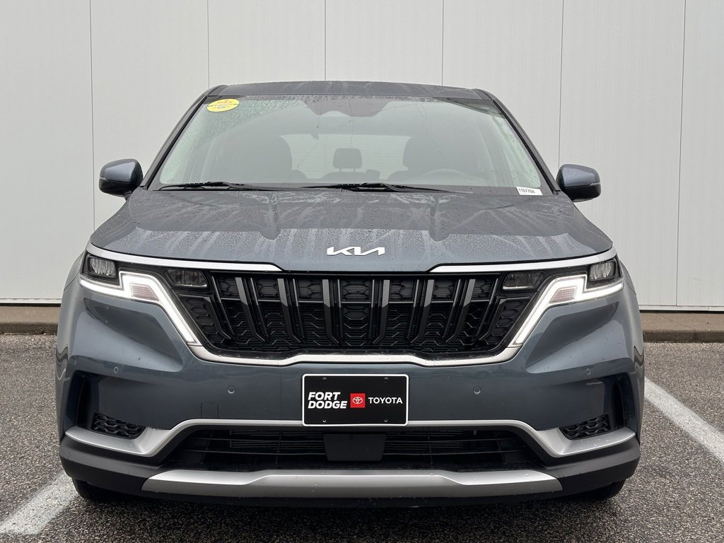 Used 2024 Kia Carnival EX image 7