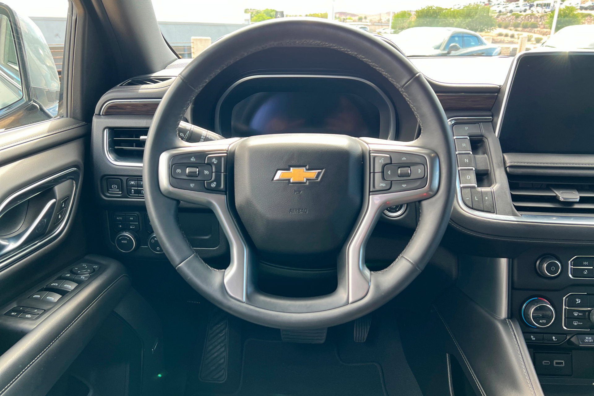 Used 2023 Chevrolet Tahoe LT w/ Luxury Package AWD/4WD image 13