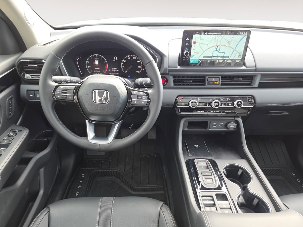 Used 2025 Honda Pilot Touring image 10