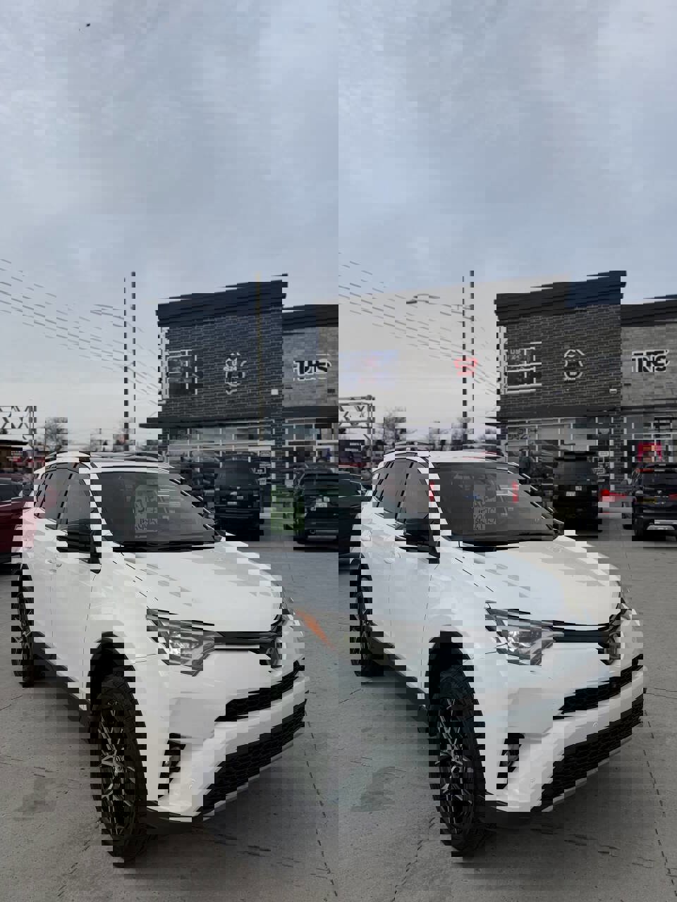 Used 2017 Toyota RAV4 SE w/ Advanced Technology Package image 1