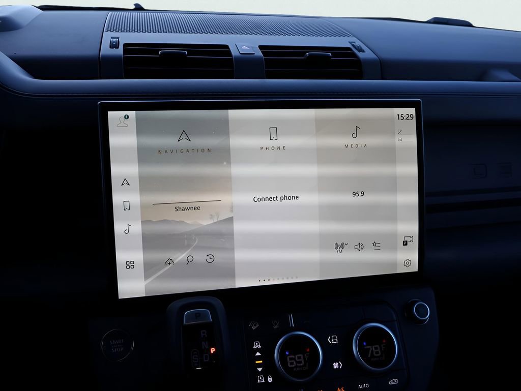 New 2026 Land Rover Defender 110 X-Dynamic SE image 21