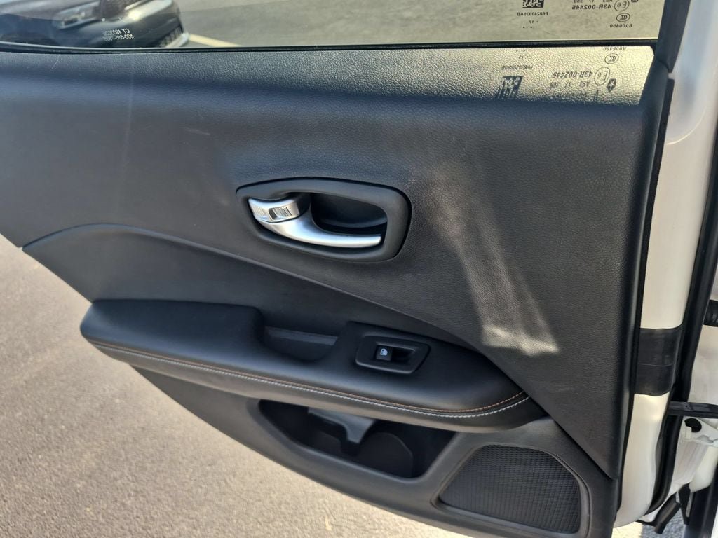 Used 2018 Jeep Compass Latitude w/ Popular Equipment Group FWD image 23