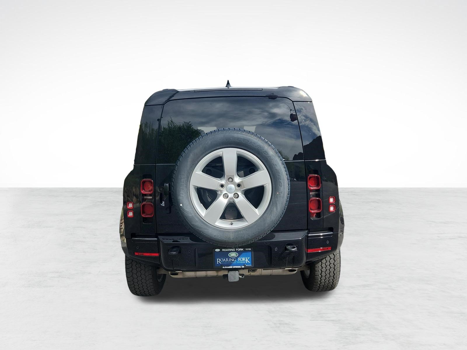 Certified 2024 Land Rover Defender 110 X-Dynamic SE AWD/4WD image 9