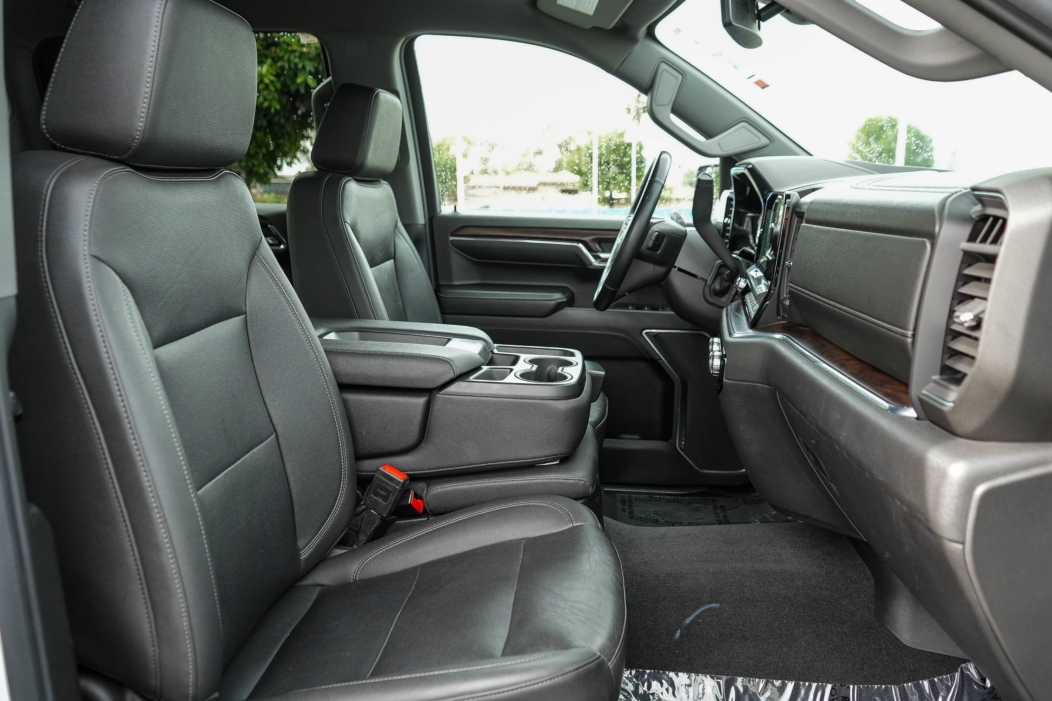 Used 2024 GMC Sierra 1500 SLT image 17