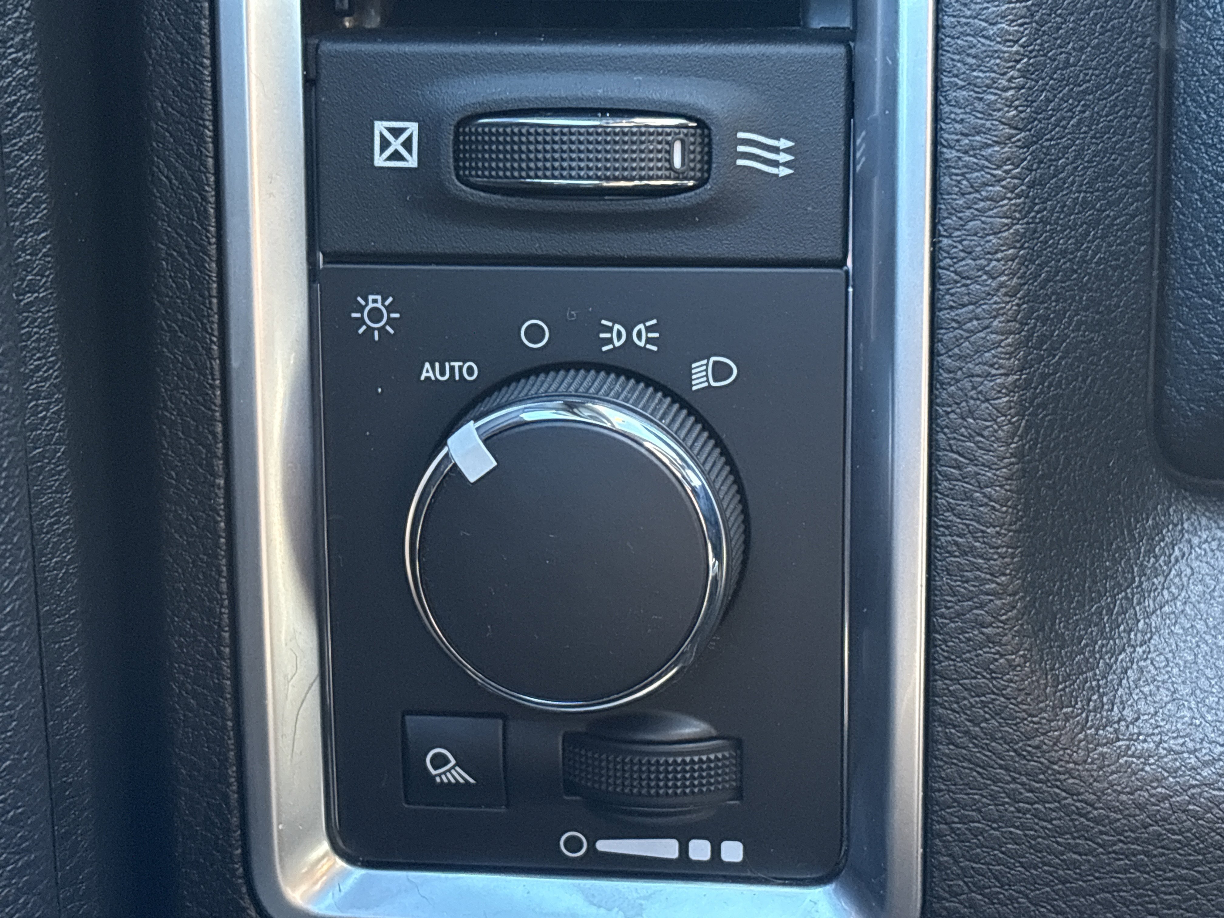 Certified 2021 RAM 1500 Classic Warlock w/ Luxury Group image 28