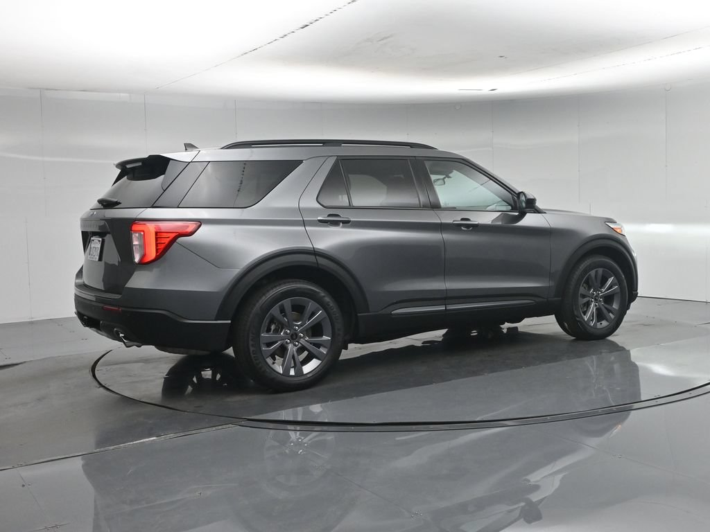 Certified 2023 Ford Explorer XLT w/ Equipment Group 202A RWD image 32
